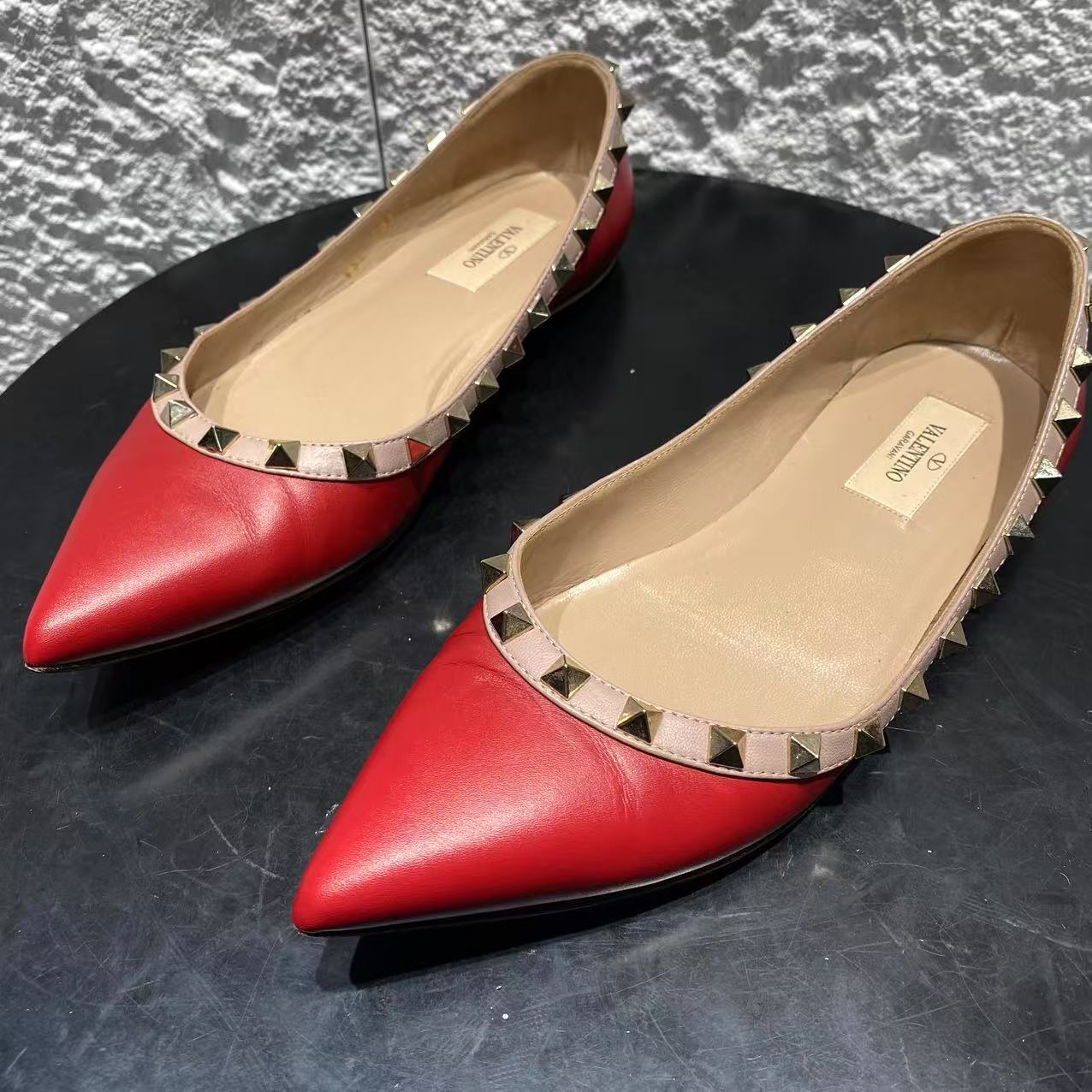 99新 Valentino/华伦天奴 36.5码/红色经典铆钉平底款单鞋 wsp253