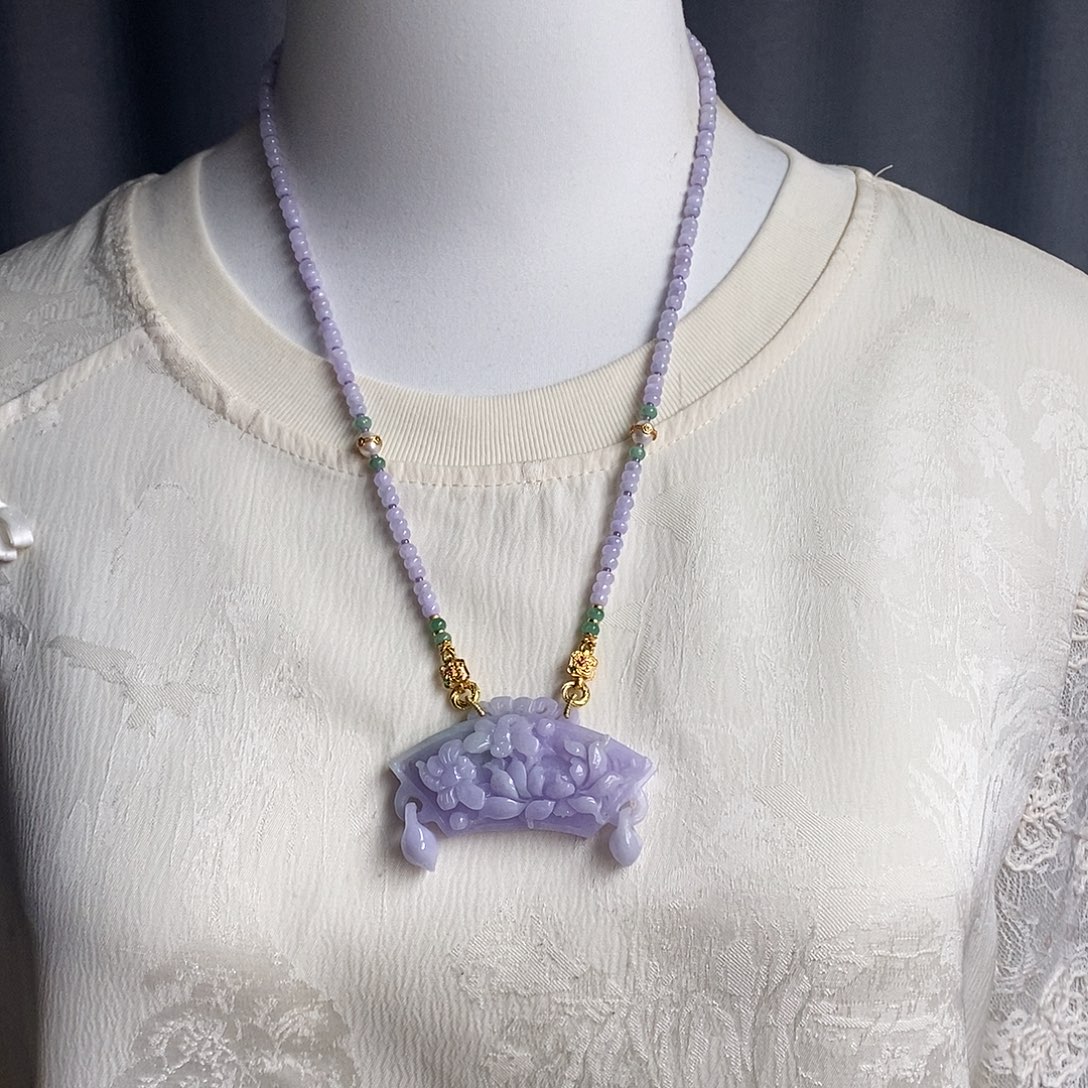 翡翠未镶嵌吊坠(赠链)