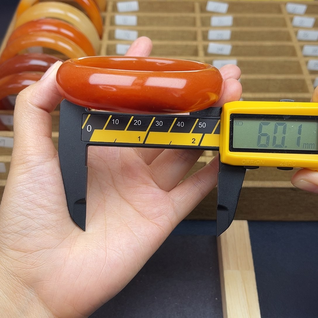 未镶嵌石英质玉（黄龙玉）手镯全场98元买三送一9号