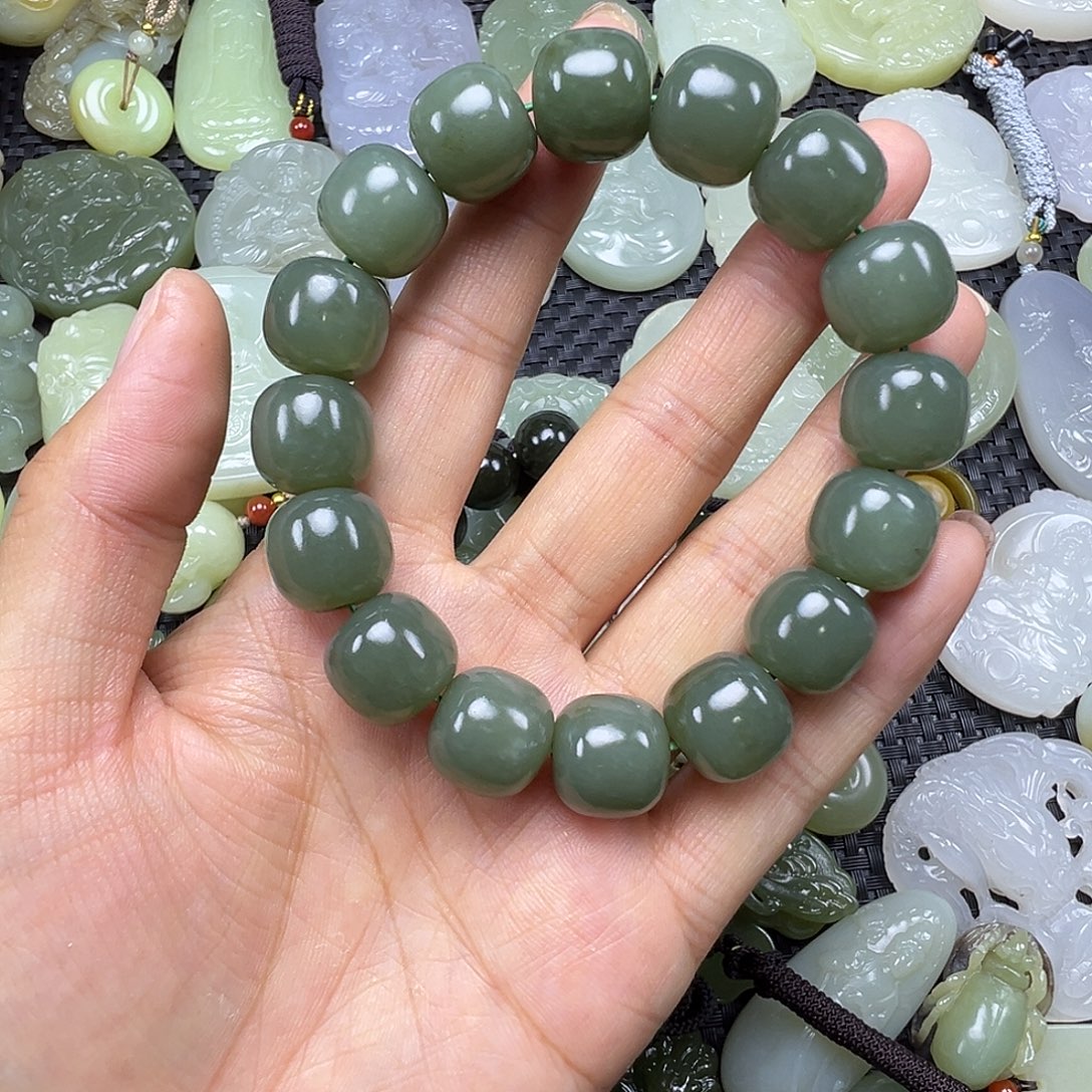 和田玉未镶嵌吊坠(赠链)微瑕漏，不退不换，卡14