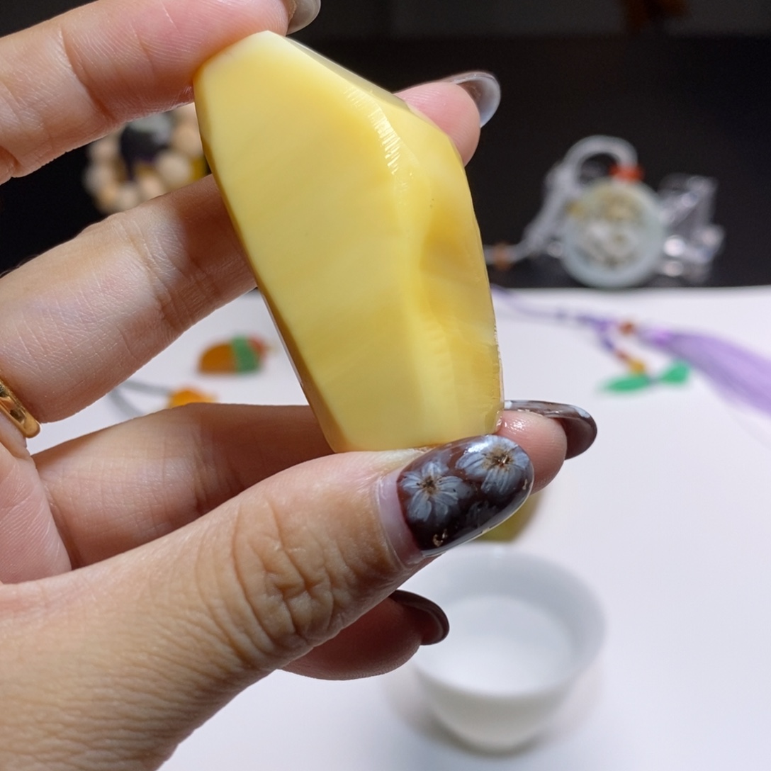 定制石英质玉（缅黄）未镶嵌原石明料费用 
