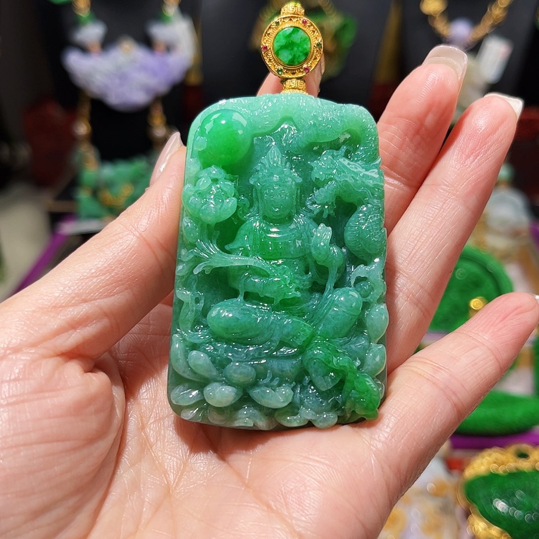 【闪购商品】翡翠吊坠(赠链)未镶嵌翡翠