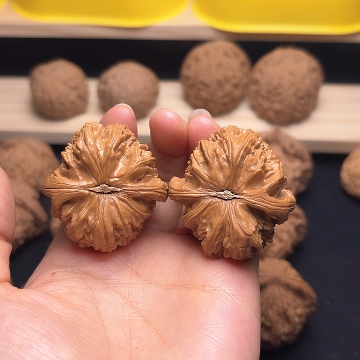 文玩核桃吊坠38.5白狮子