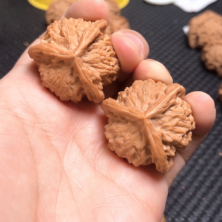 桃核把件阅*40三棱核桃