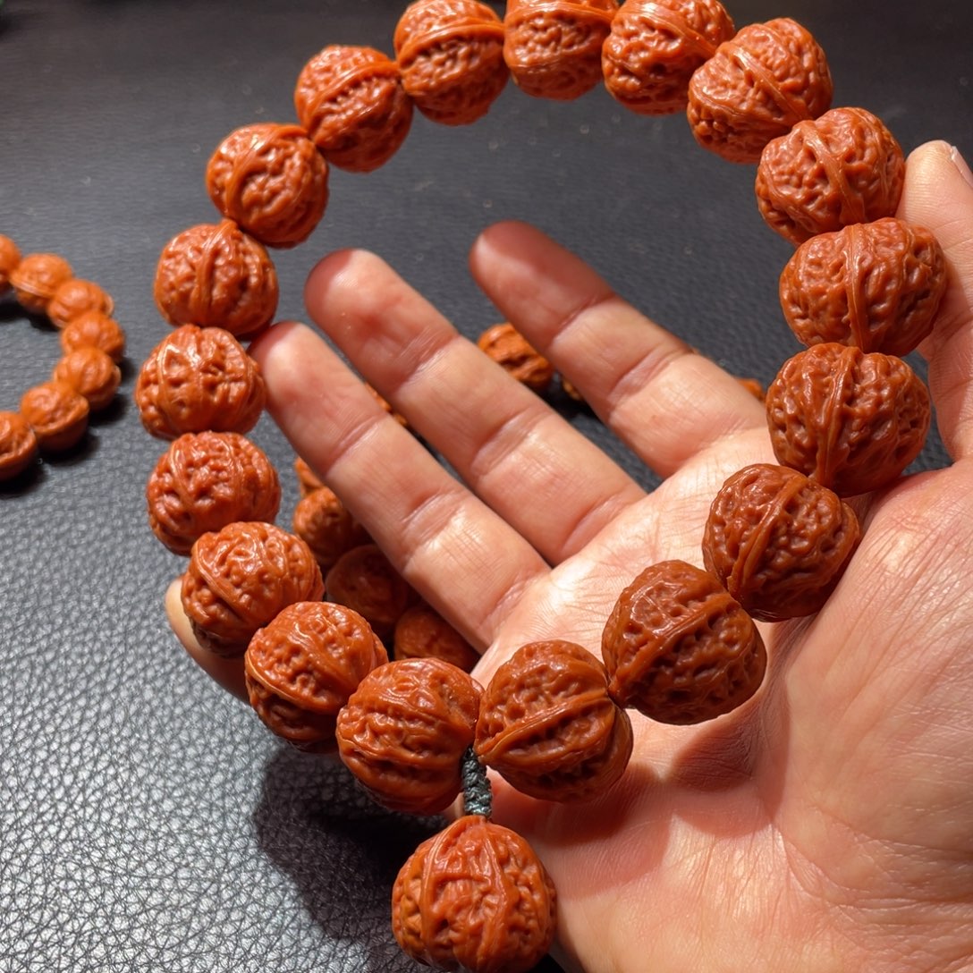 文玩核桃手串新年快乐