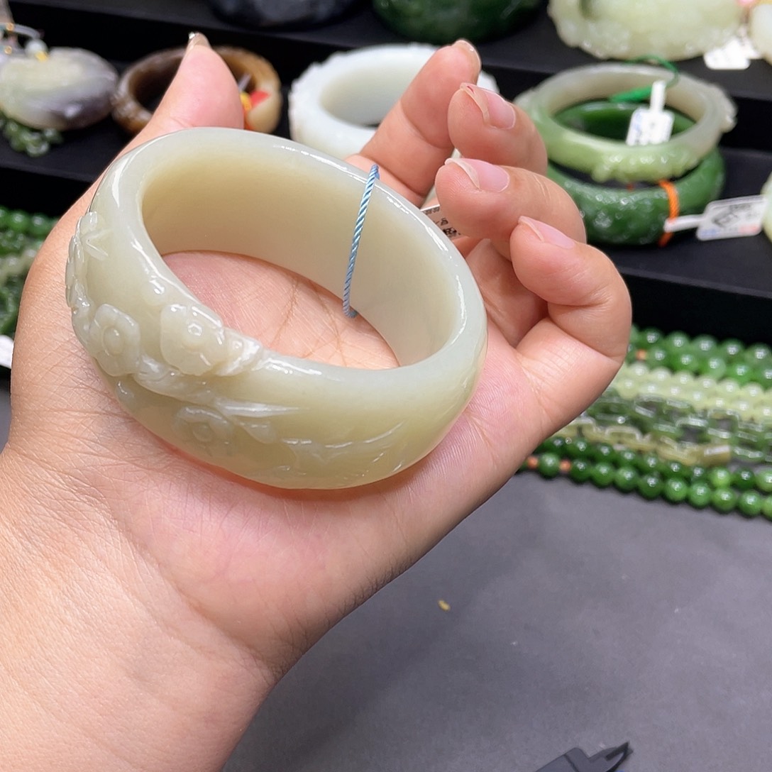 和田玉手镯57圈口8未镶嵌