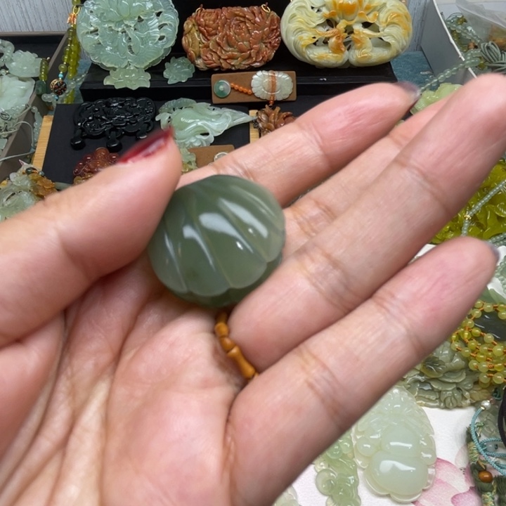 我***心蛇纹石玉未镶嵌颈饰