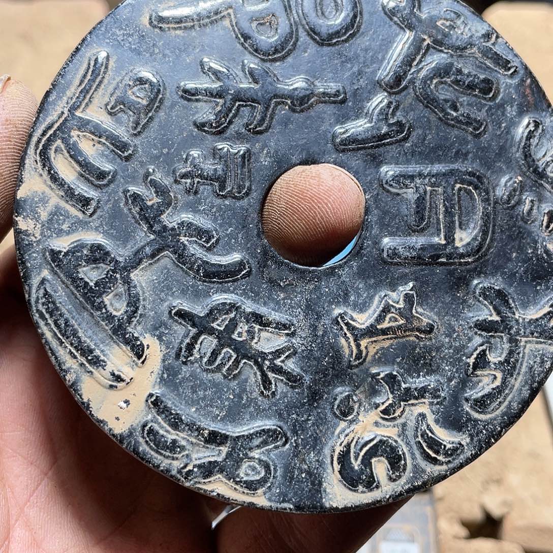 黎***敏和田玉（糖玉）未镶嵌颈饰