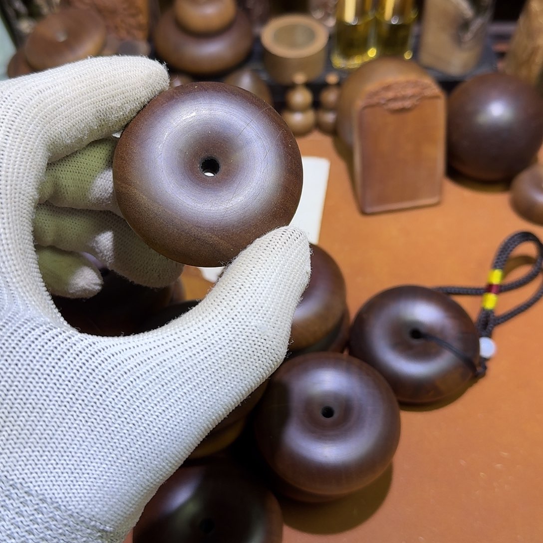 檀香木老山檀黑肉面包圈5×2瑕疵