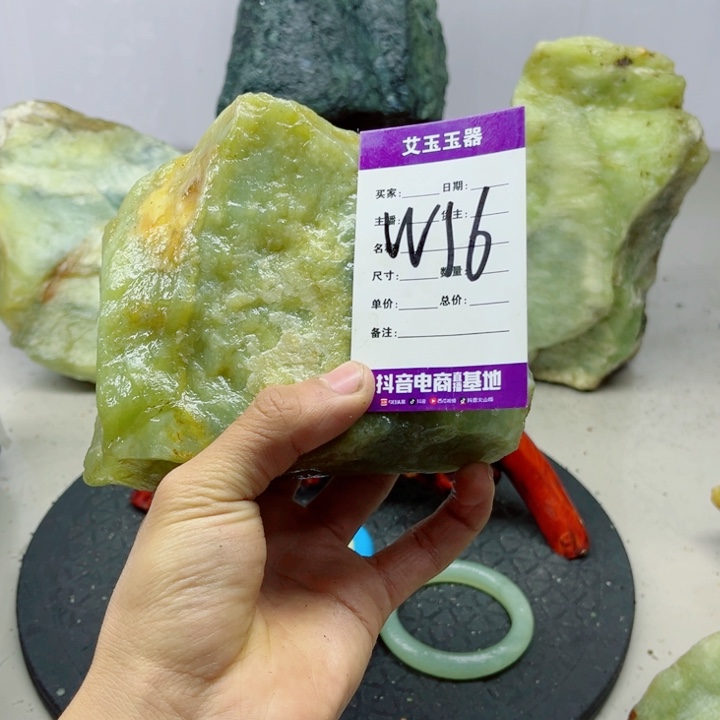 搁****蛇纹石玉未镶嵌岫玉