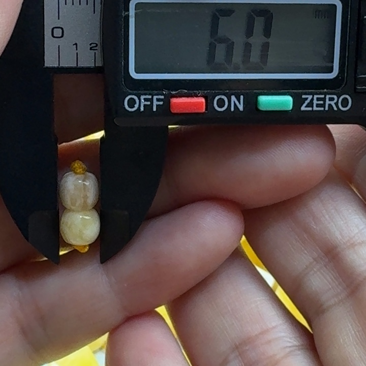 孙***）未镶嵌琥珀裸石11杂，
