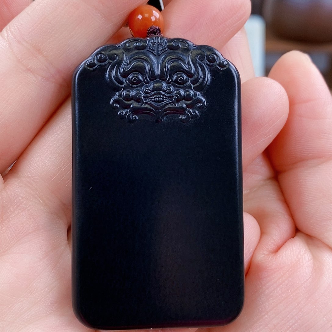 和田玉颈饰未镶嵌抬****光