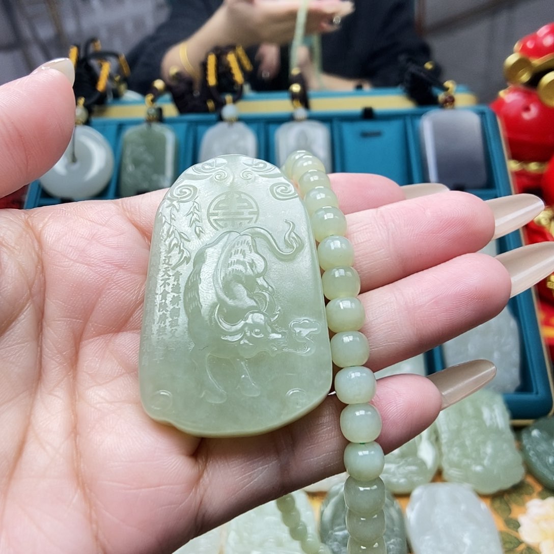 和田玉颈饰未镶嵌迁****贸
