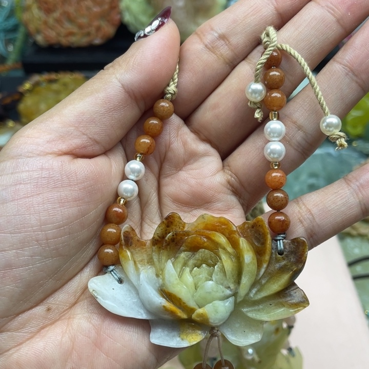 西***～蛇纹石玉未镶嵌颈饰