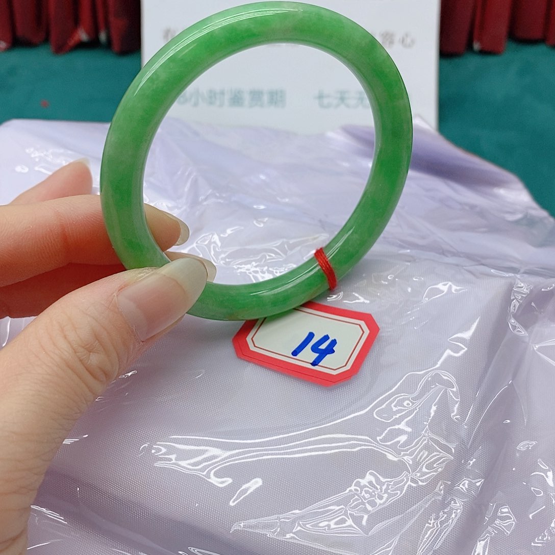 翡翠手镯未镶嵌玲****?1444444444