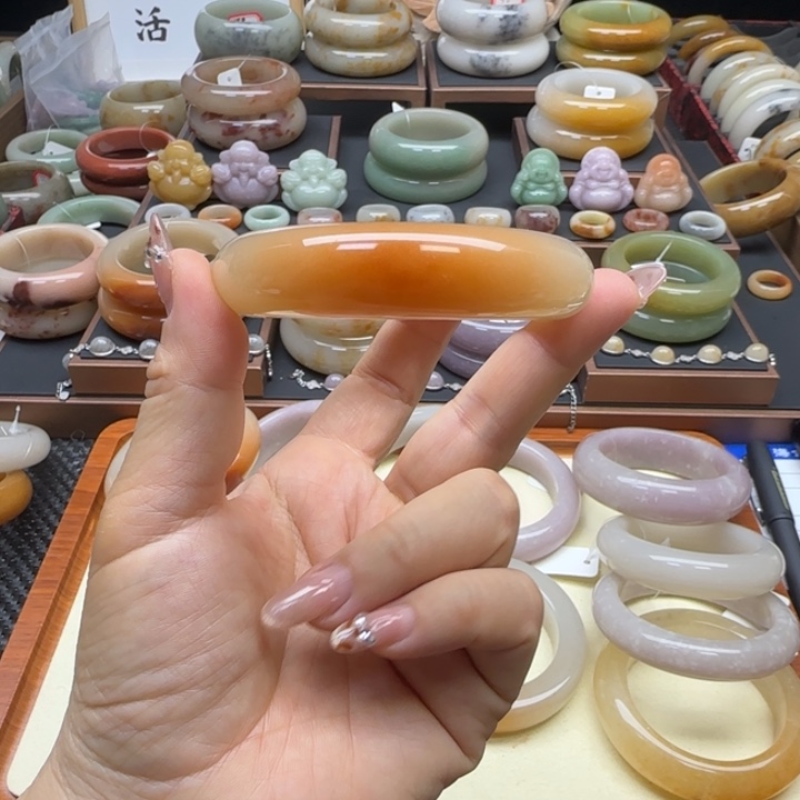 石英岩玉未镶嵌手镯54