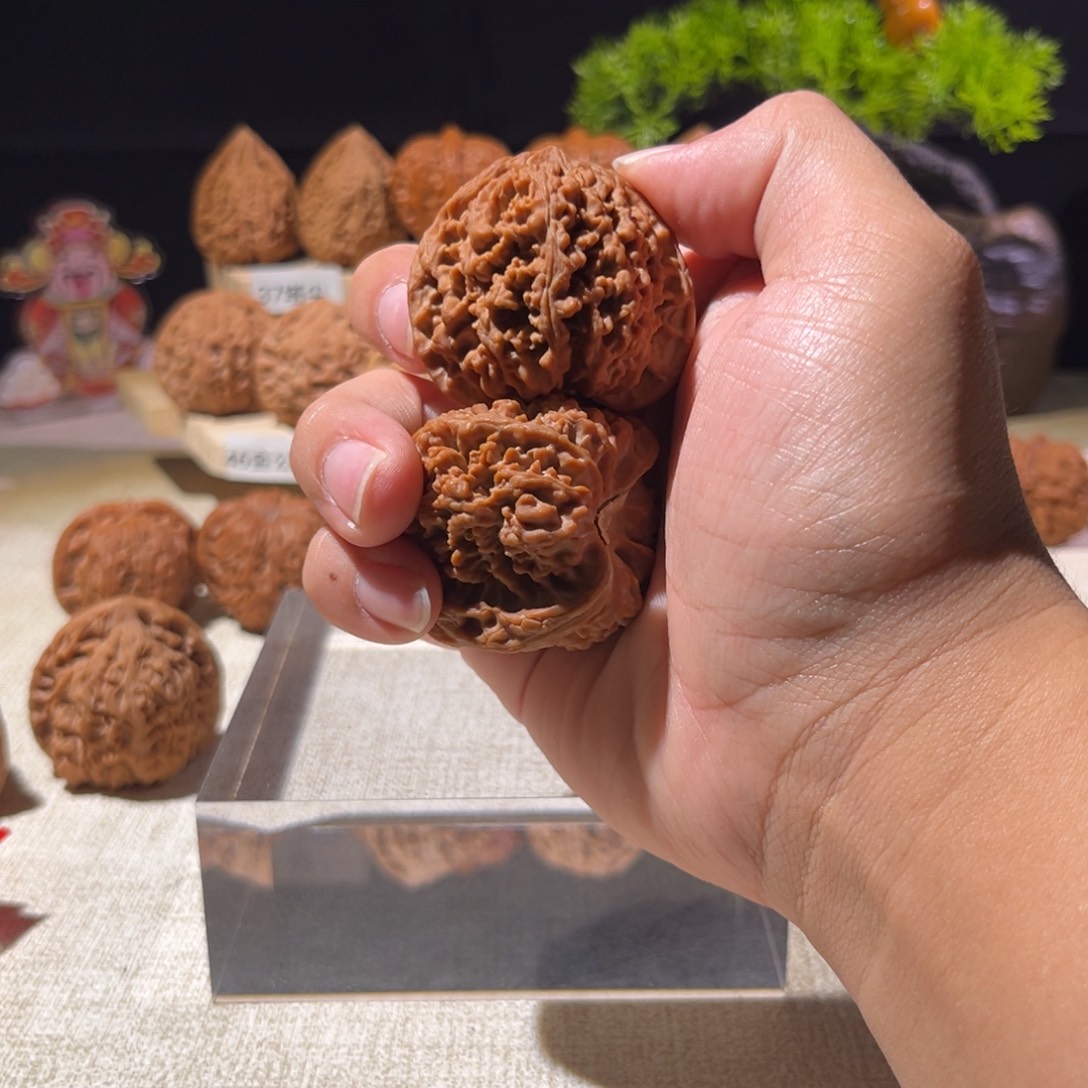 大***T吊坠文玩核桃满天星