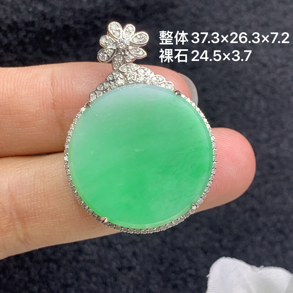 18k金镶嵌天然缅甸翡翠阳绿圆牌吊坠37.3×26.3×7.2/24.5