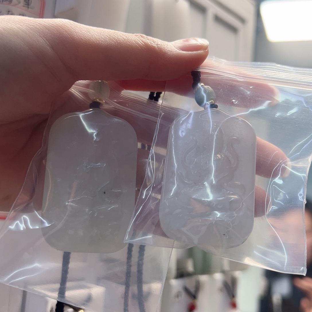 石英质玉（金丝玉）合金颈饰