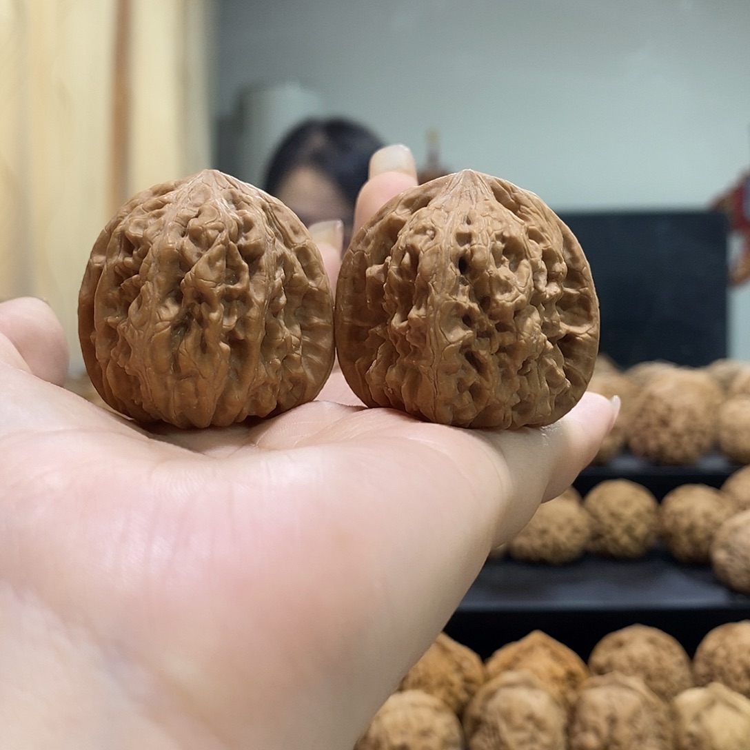 把件文玩核桃40平谷凹底尖有伤