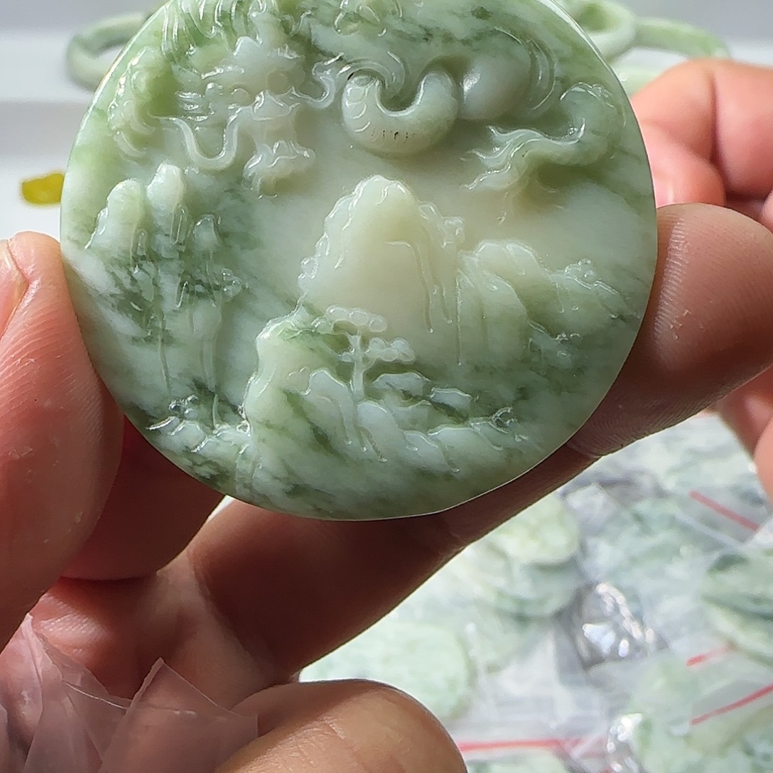 蛇纹石玉未镶嵌颈饰