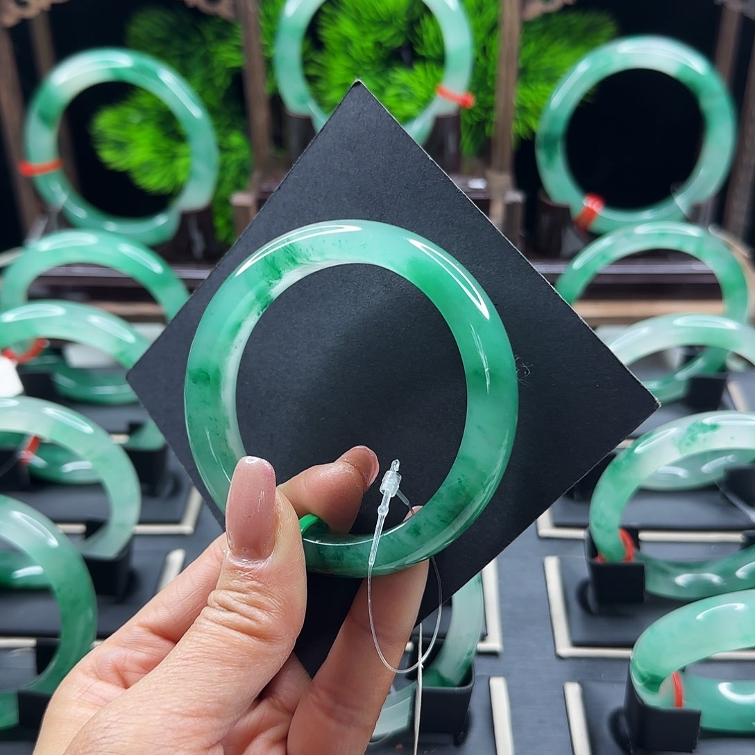 石英质玉手镯未镶嵌小*.