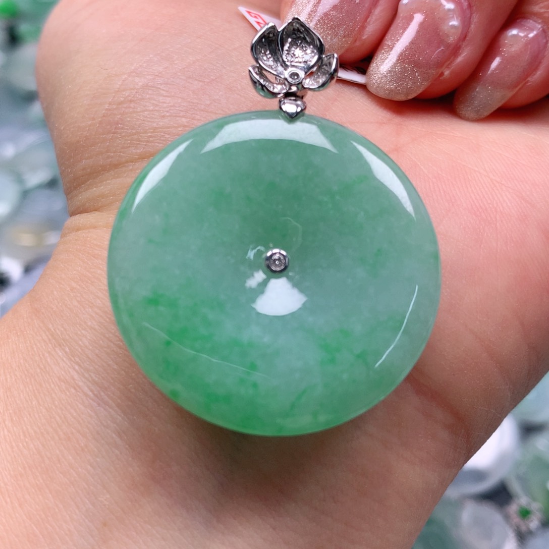 翡翠颈饰18K金镶嵌天然翡翠