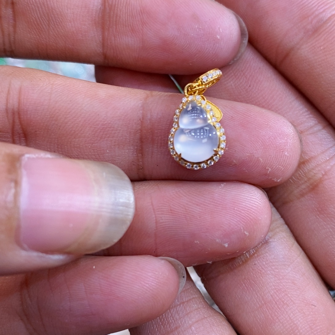 翡翠18K金镶嵌颈饰