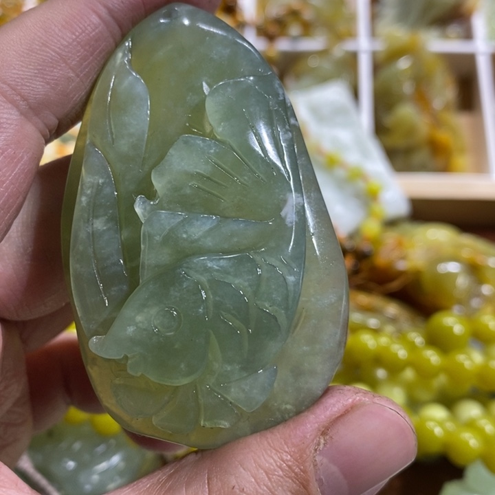 蛇纹石玉颈饰未镶嵌