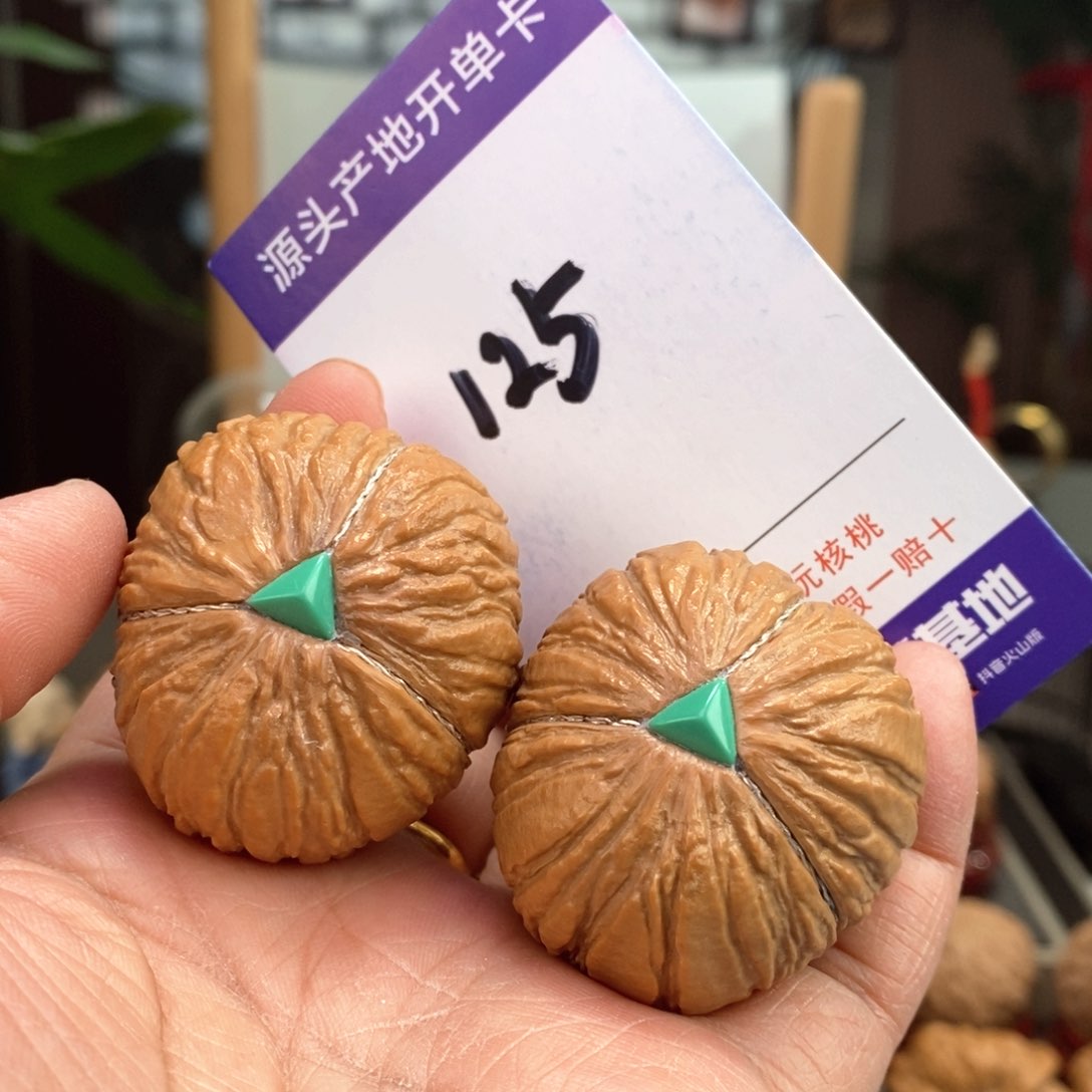 文玩核桃把件40埋银线镶嵌猴头元宝三棱125号