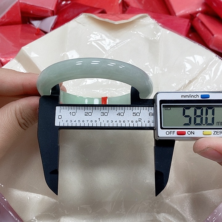 翡翠手镯未镶嵌292          