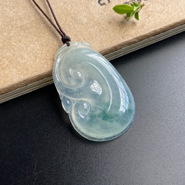 冰飘花灵芝如意吊坠，天然缅甸翡翠A货