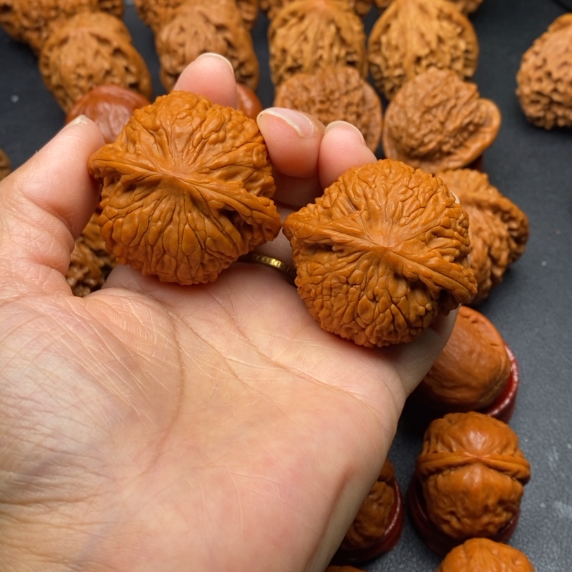 【闪购商品】文玩核桃把件44绣球