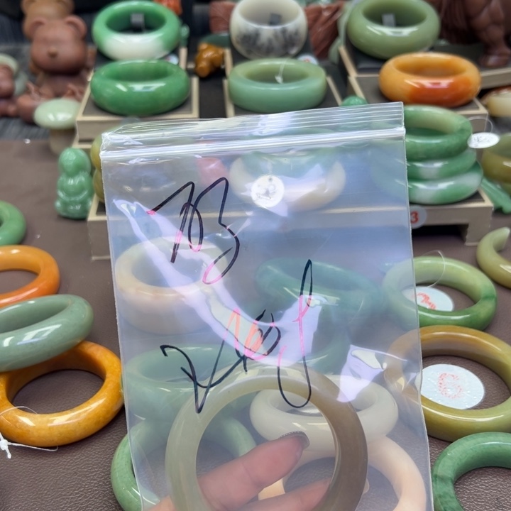 未镶嵌手镯石英岩玉吾**天