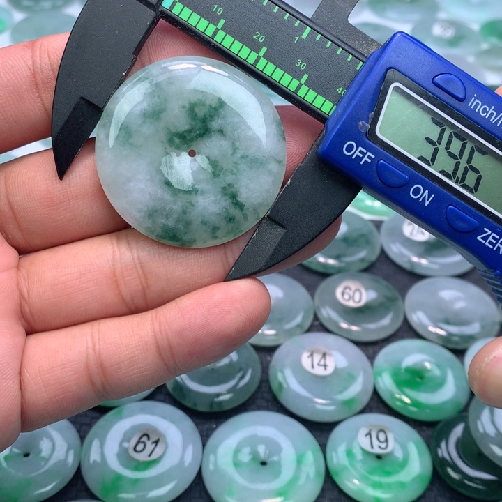 翡翠颈饰未镶嵌缅甸天然A货翡翠