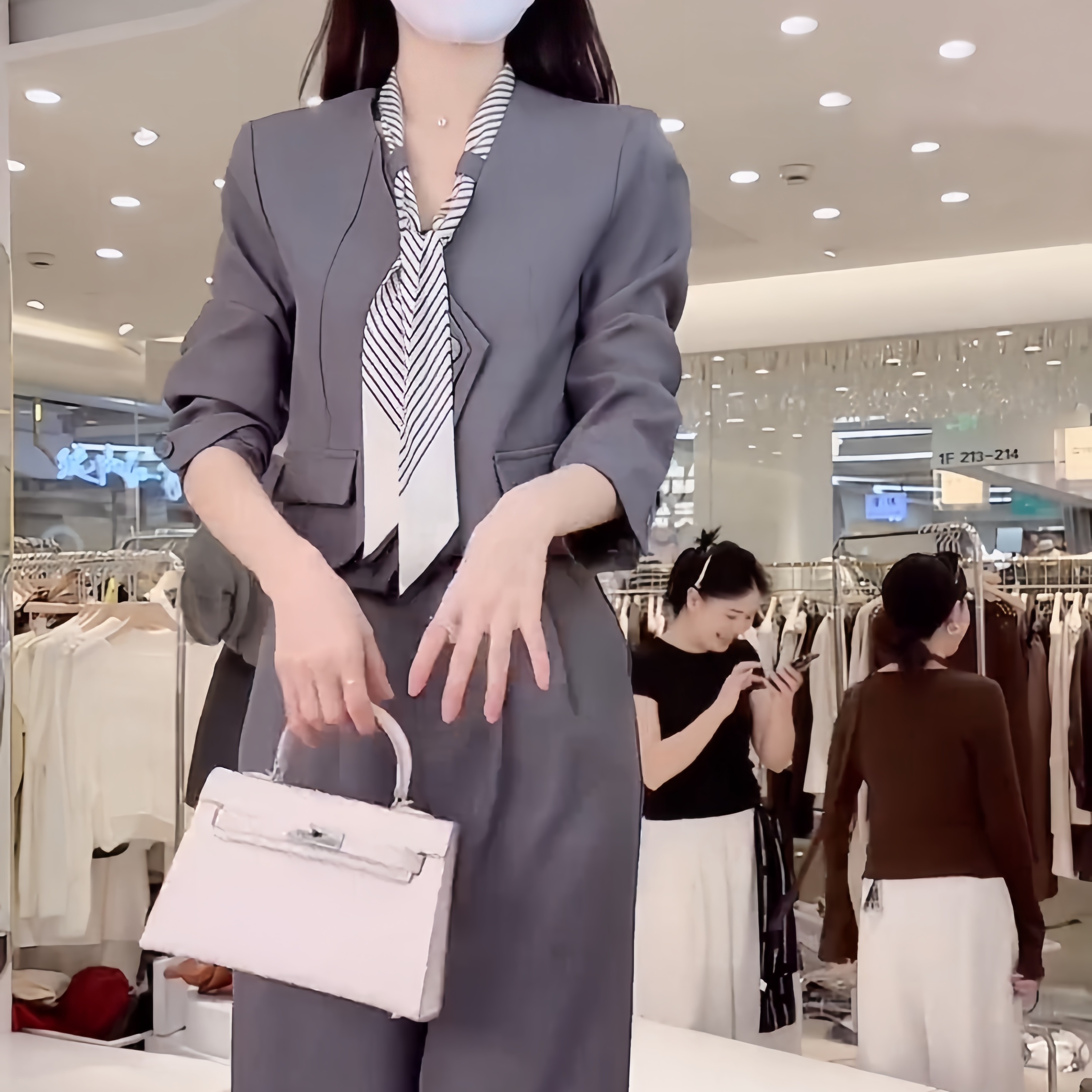 秋上新 2025新款春秋高级设计感休闲飘带领韩版西装套装女两件套