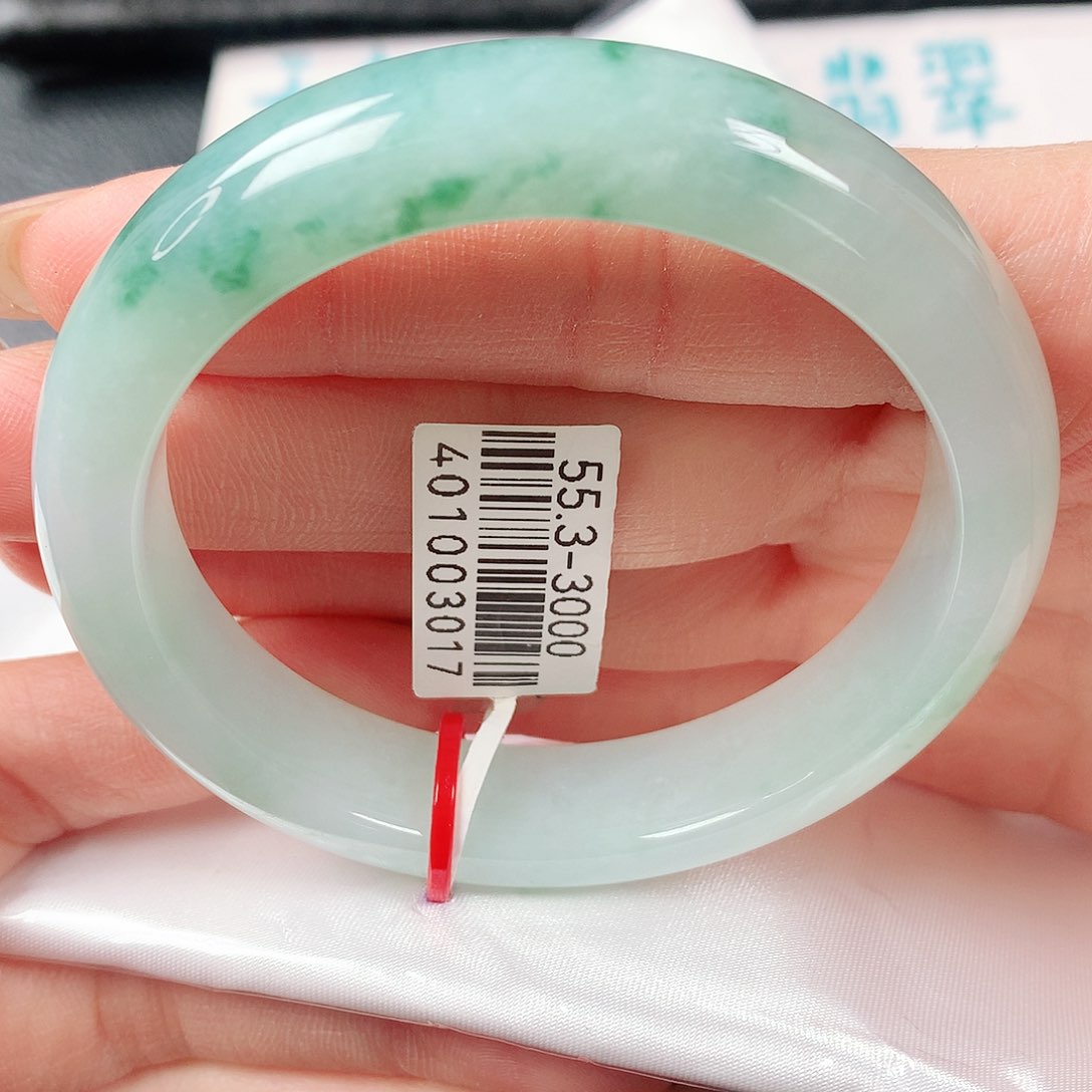 翡翠手镯未镶嵌果绿飘花正圈55圈口10号