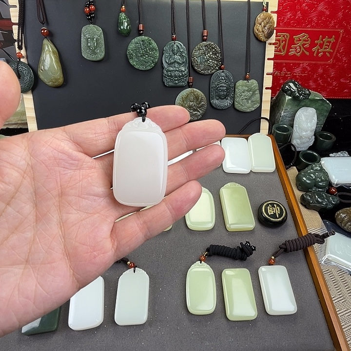F***/玉白三五圆头祥云牌