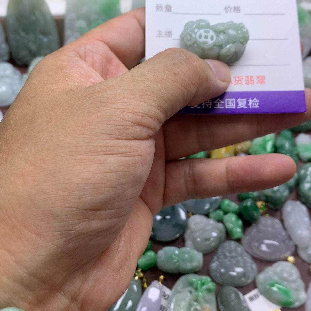 翡翠未镶嵌颈饰缅甸A货翡翠