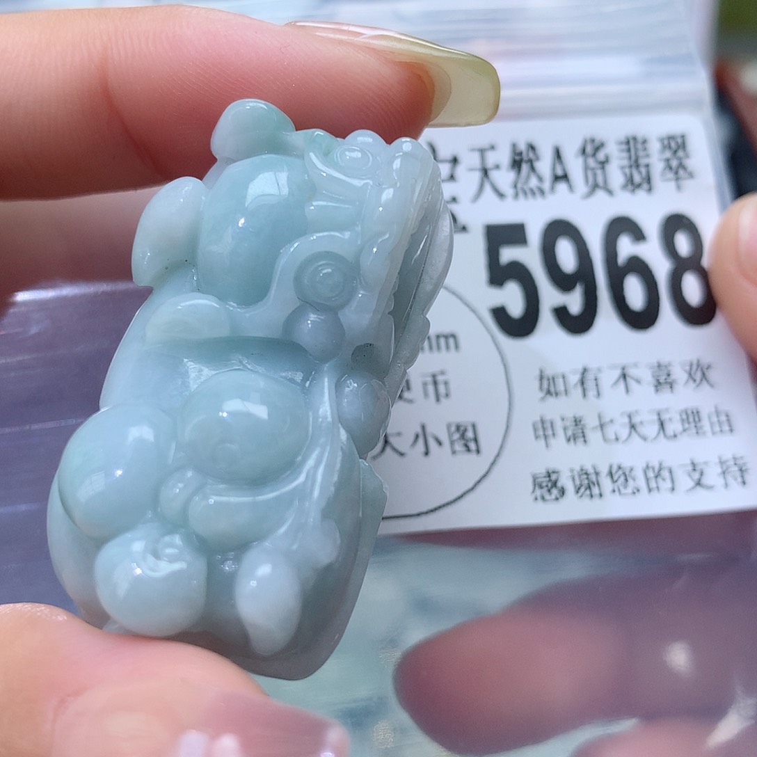 翡翠未镶嵌颈饰，