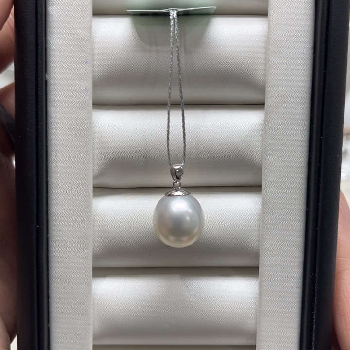 海水珍珠漏澳白盖帽瓜子吊坠12-13mm18K金镶嵌