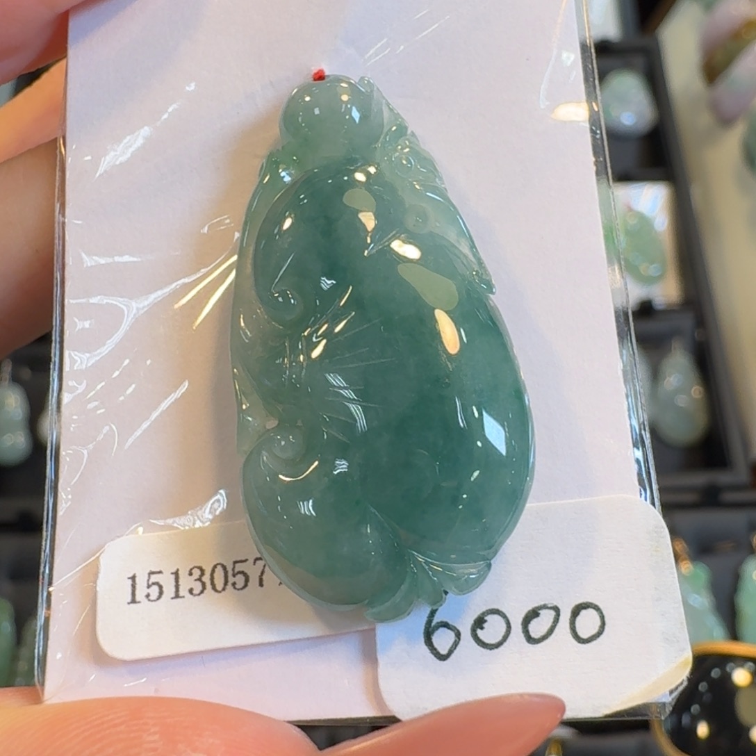 翡翠挂件未镶嵌如意