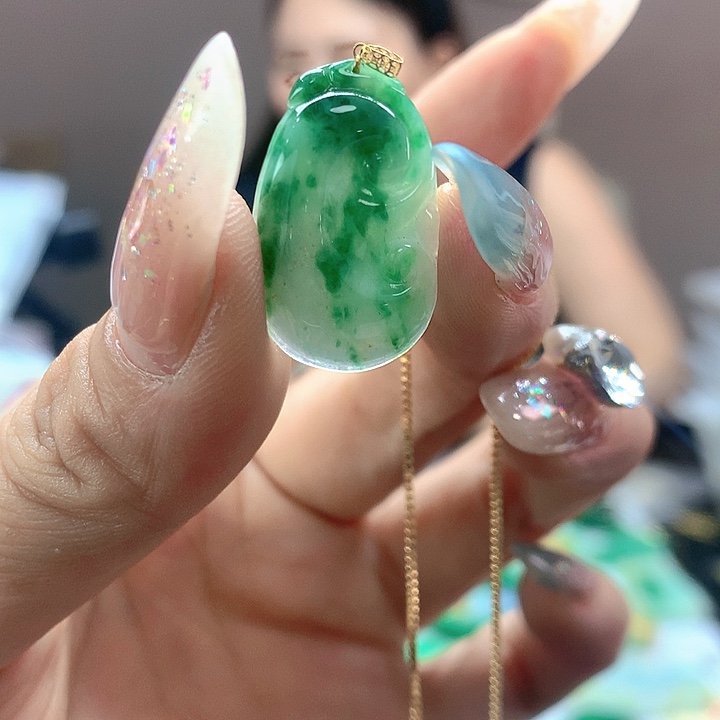 翡翠18K金镶嵌颈饰翡翠
