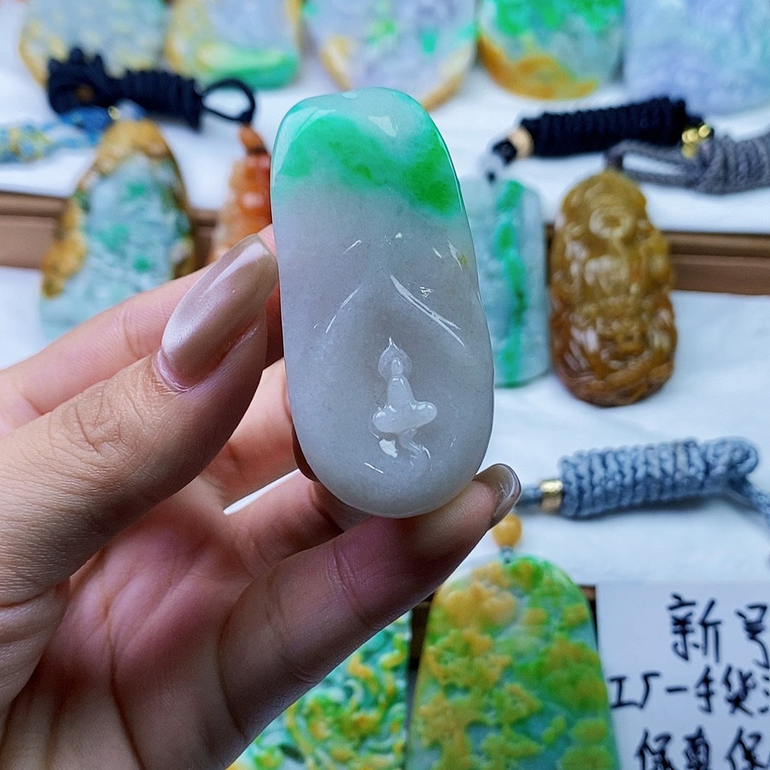 颈饰未镶嵌翡翠翡翠