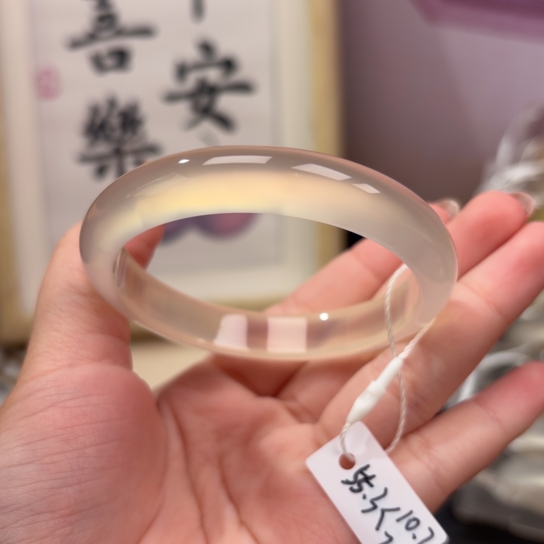 哇***哦玛瑙/玉髓未镶嵌手镯