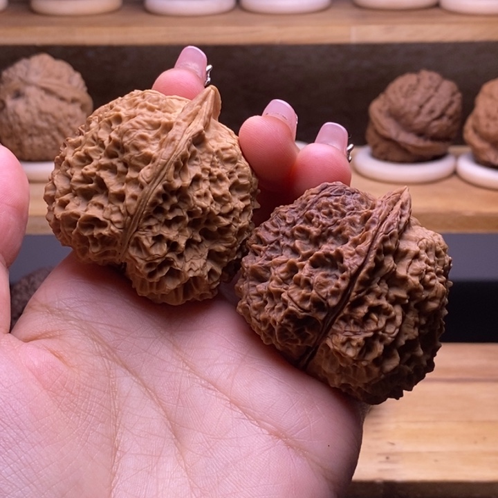 文玩核桃吊坠15。          