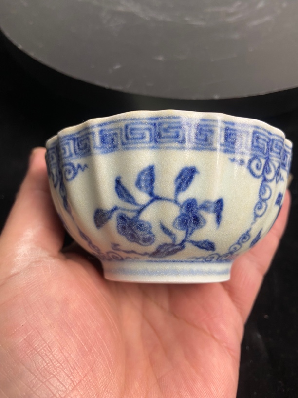 青花花卉纹花口杯、全品微失光