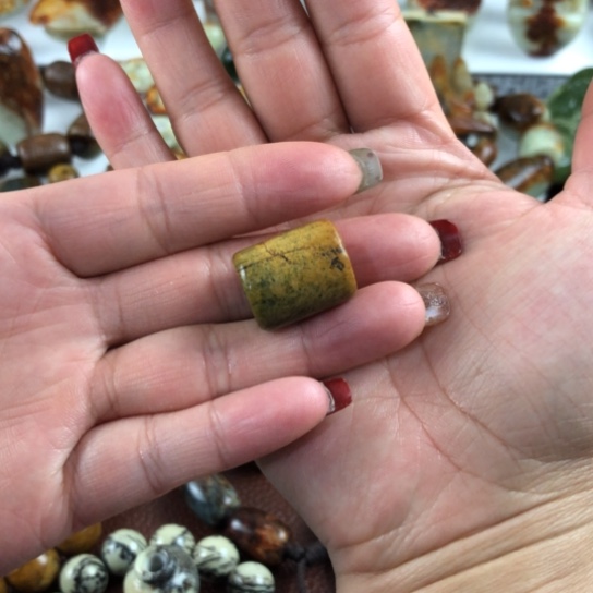 岫岩河磨玉（透闪石质玉）单珠未镶嵌