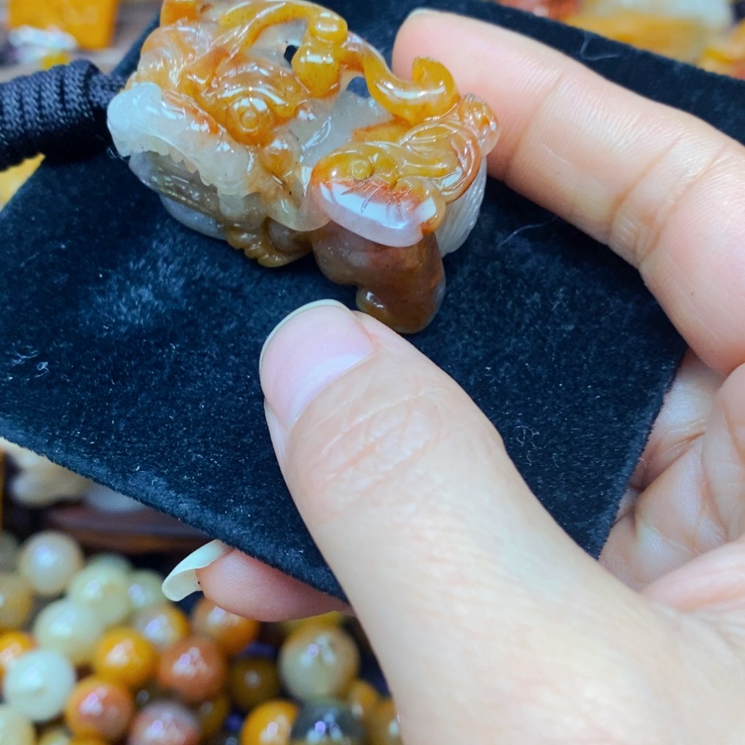 未镶嵌石英质玉（黄龙玉）吊坠(不含链)
