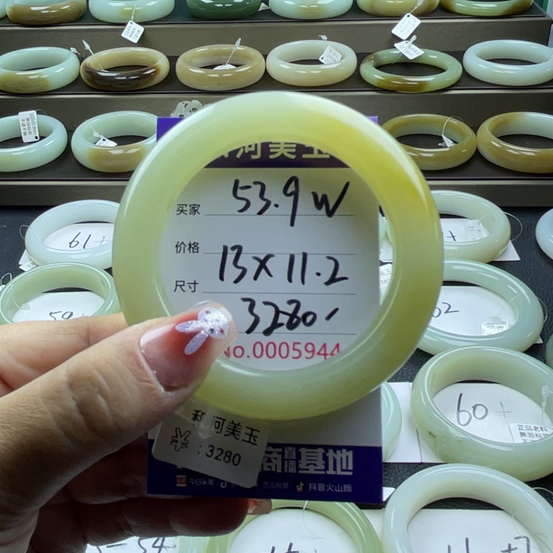 和田玉手镯未镶嵌大*